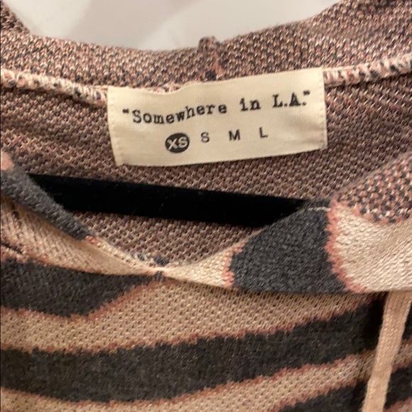 Distressed sweater size xs (runs big) - Picture 2 of 2